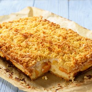 sernik z brzoskwiniami