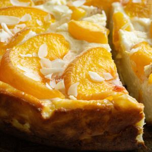 sernik z brzoskwiniami