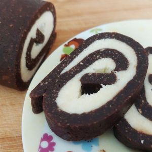 Czarno-biała rolada bez pieczenia