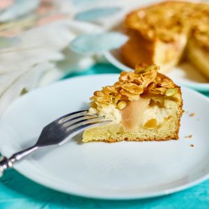 ucierane ciasto z gruszkami i z budyniem