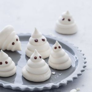 Słodycze na Halloween - bezowe duszki