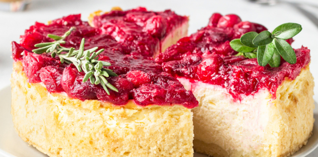 Świąteczny sernik z żurawiną