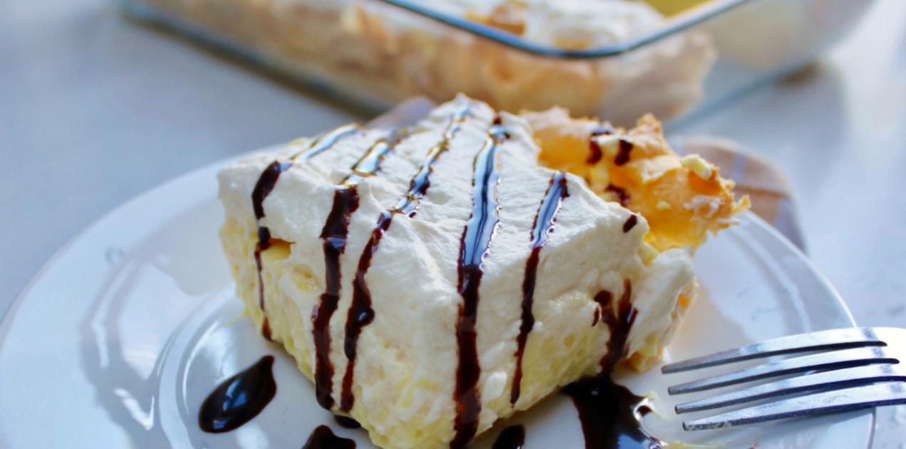 budyniowe-ciasto-z-bita-smietana