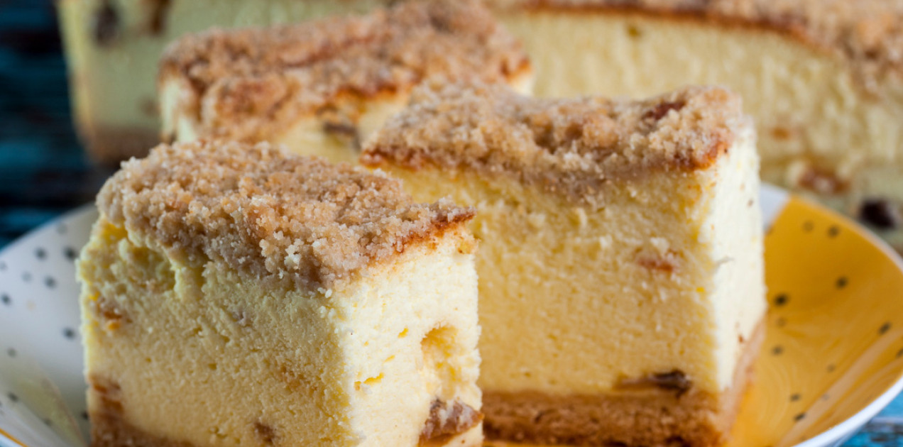 Puszysty sernik budyniowy z sera z wiaderka