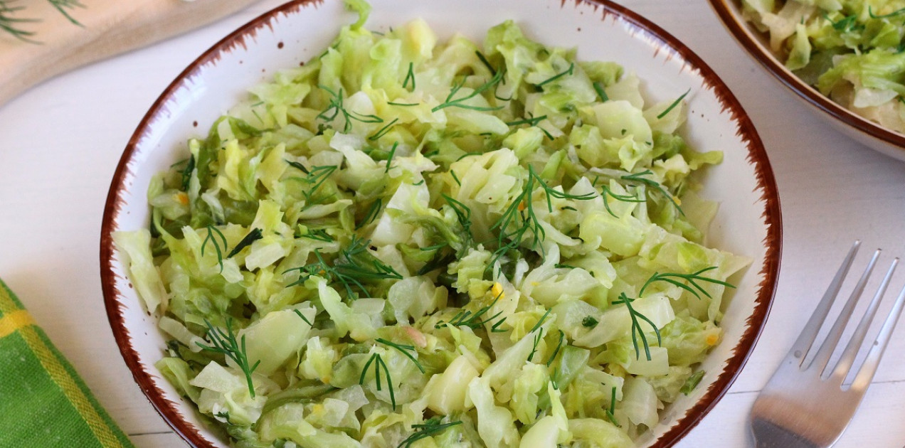 Młoda kapusta na gęsto