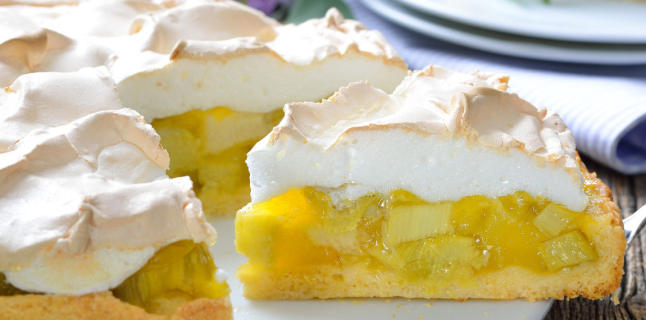 Rabarbarowa chmurka na kruchym cieście