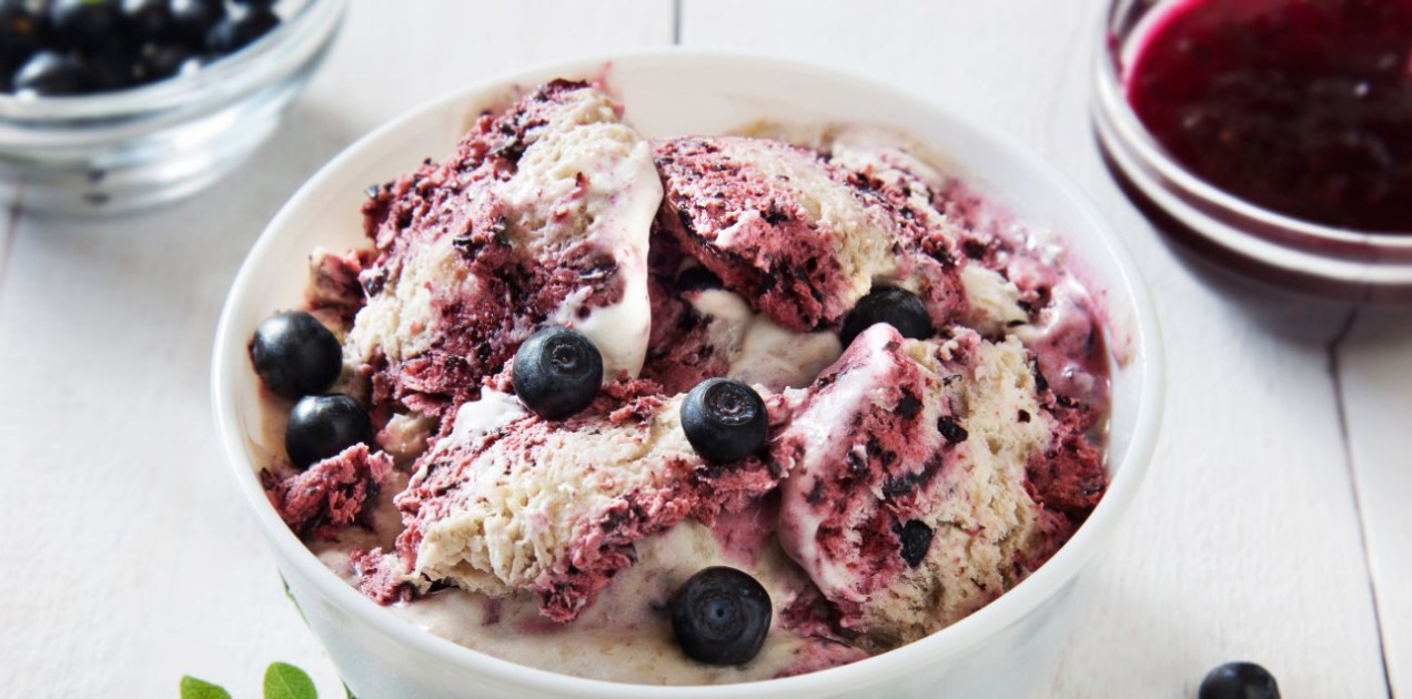 kremowe-lody-jagodowe-z-mascarpone